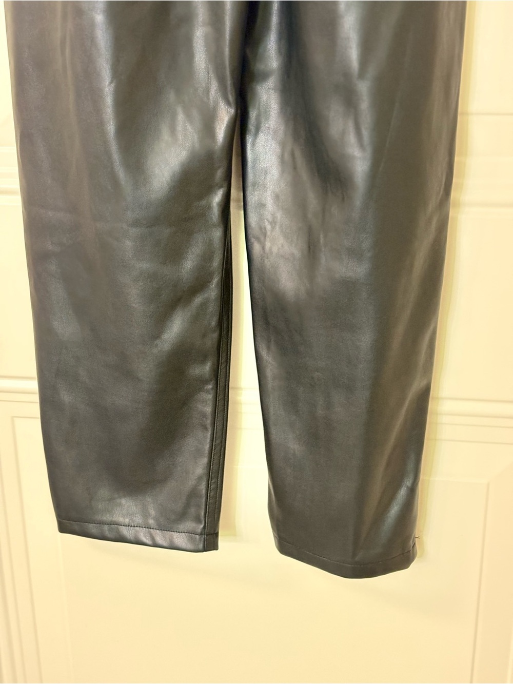 MIOU MUSE Black Faux Leather Paperbag Hi-Waisted Cropped Pants SZ M EUC - Picture 6 of 14